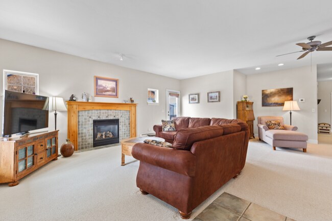 Building Photo - 32 E Clara Ct