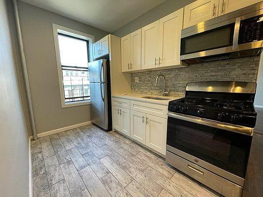 Foto principal - 2 bedroom in Bronx NY 10468