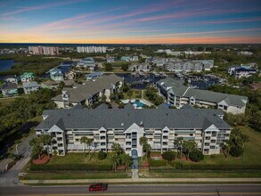 Building Photo - 5557 Sea Forest Dr