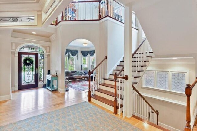 Building Photo - 5 bedroom in Brookhaven GA 30319