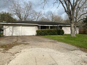 Building Photo - 802 Mable St