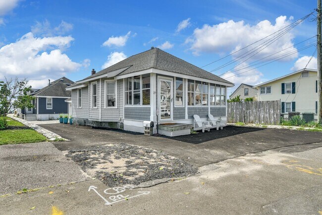 Foto del edificio - 27 Milford Point Rd