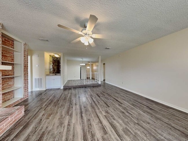 Building Photo - 6946 Maple Fox Dr