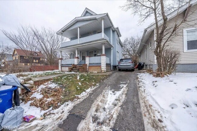 Foto del edificio - 3 br, 1 bath Duplex - 10518 Crestwood Aven...