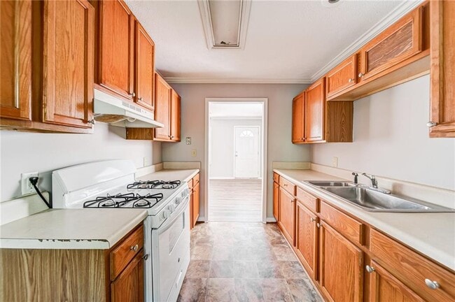 Building Photo - 2053 White Oak Cir