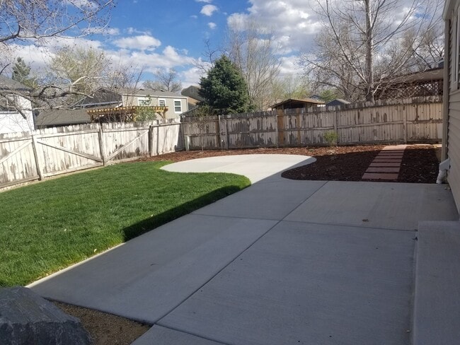 Building Photo - 2058 Sumac St