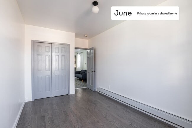 Building Photo - Room in Shared 4 bed/2 bath home