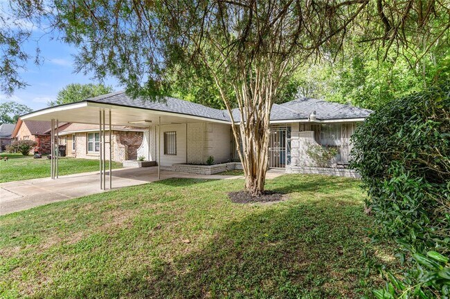 Building Photo - 4514 Oak Shadows Dr