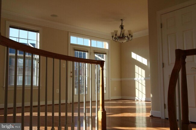 Building Photo - Discover this beautifully updated end unit townhome offering a perfect blend of style, comfort, a...