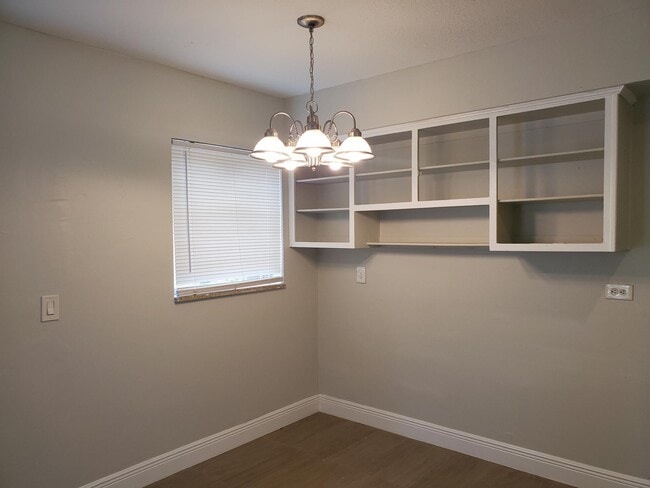 Dining area - 107 sw 9th st
