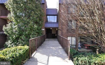 Building Photo - 132 Roberts Ln