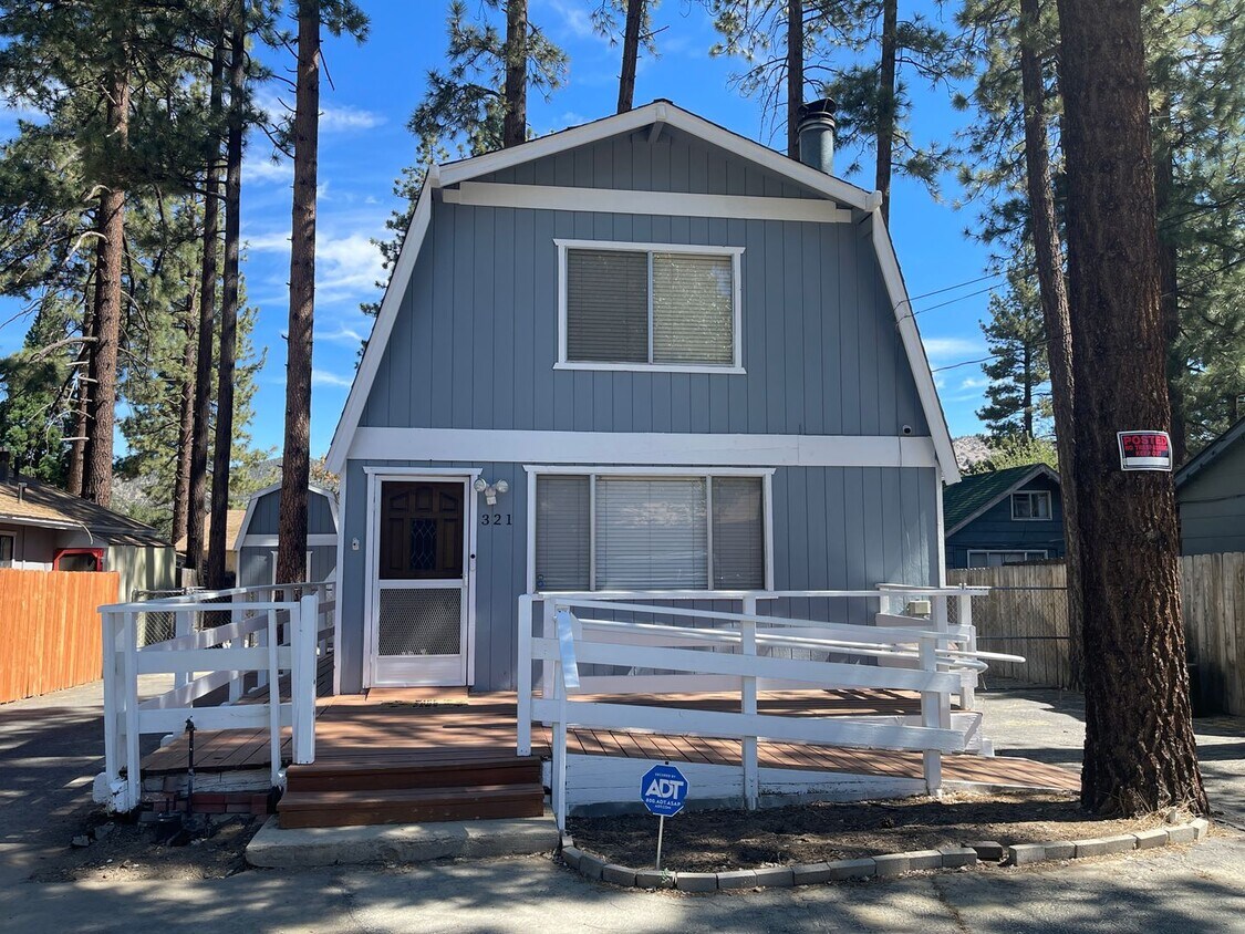 Primary Photo - Two Bedroom with garage!
