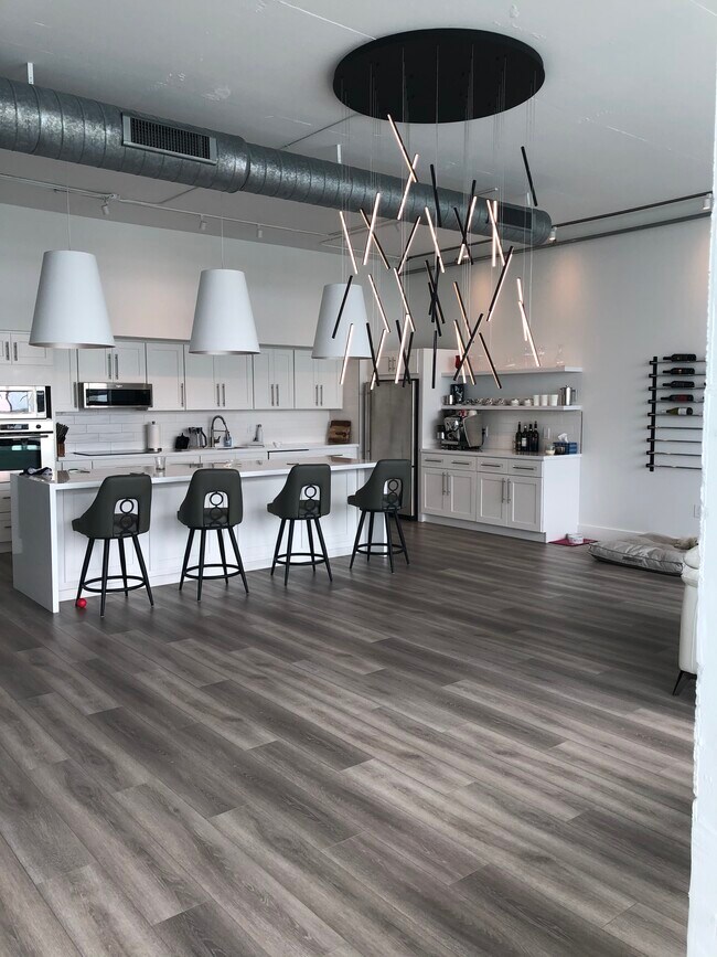 Full kitchen view - 7934 West Dr