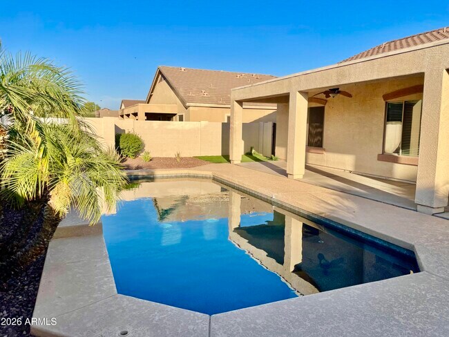 Foto del edificio - 17456 W Ashley Dr