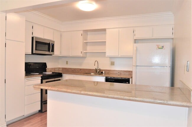Foto del edificio - Ground Floor Condo in Wonderful Warm Sprin...