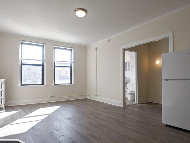 Foto del edificio - 3335 W Diversey Ave