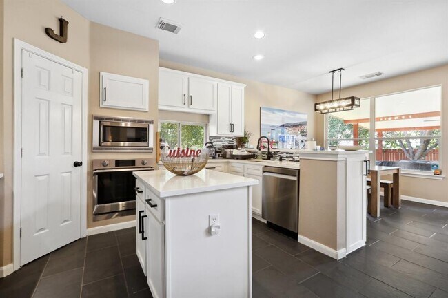 Building Photo - 10712 Pedigree Cove