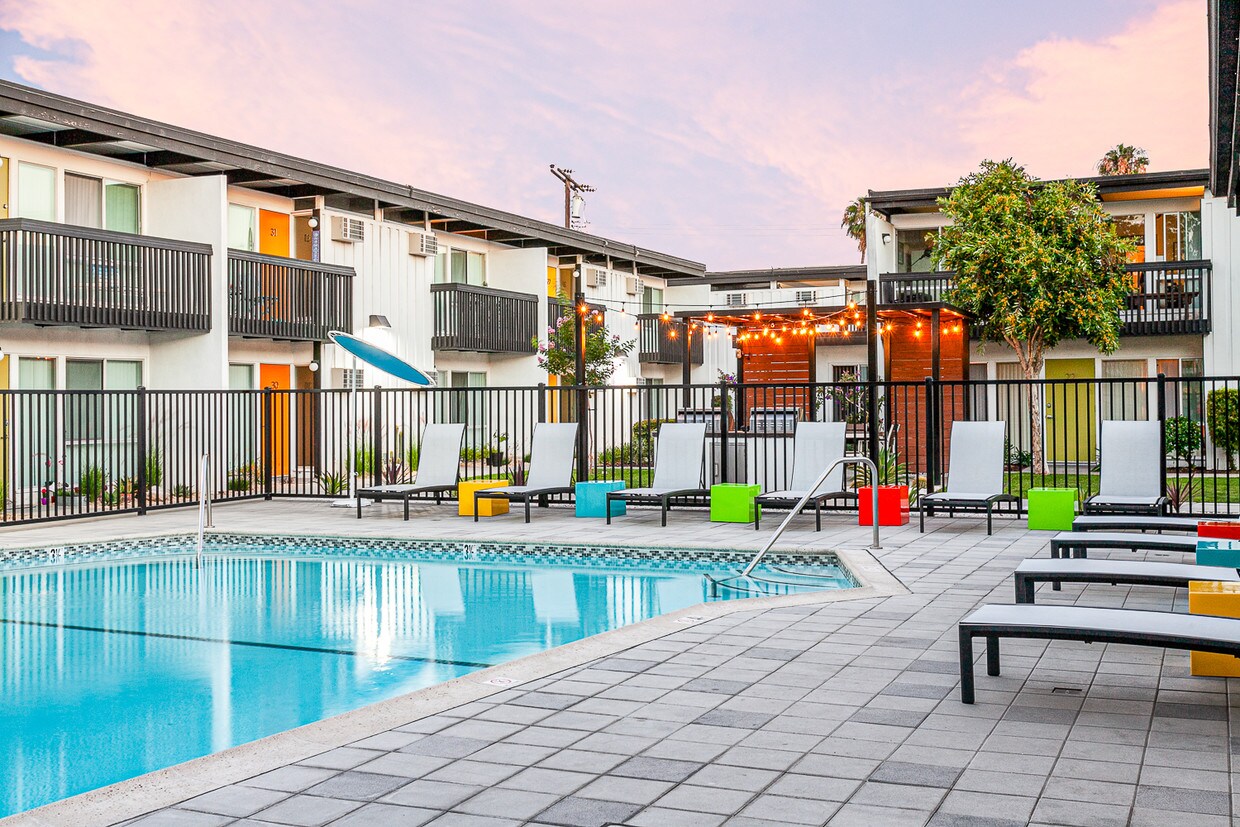 The Parsons Apartments at 2000 Parsons St Costa Mesa, CA