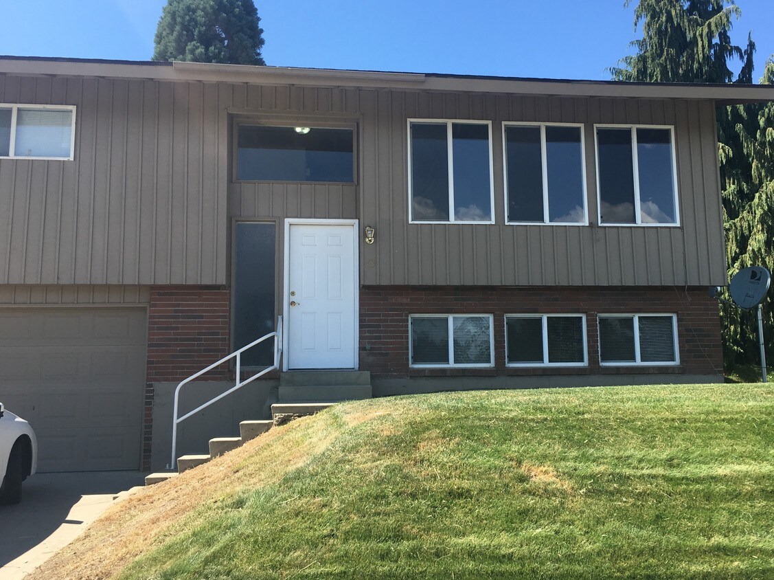 1100 Vista Pl, Wenatchee, WA 98801 Condo for Rent in Wenatchee, WA