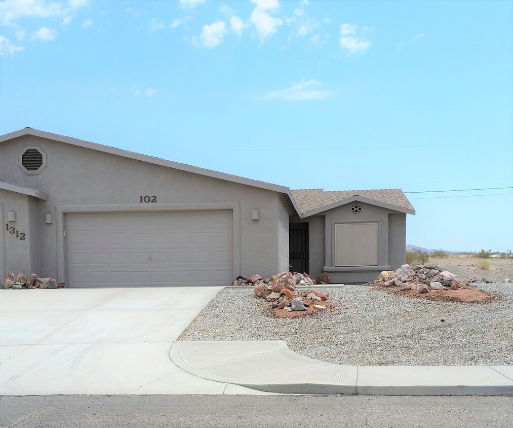 Primary Photo - Modern Southside Duplex