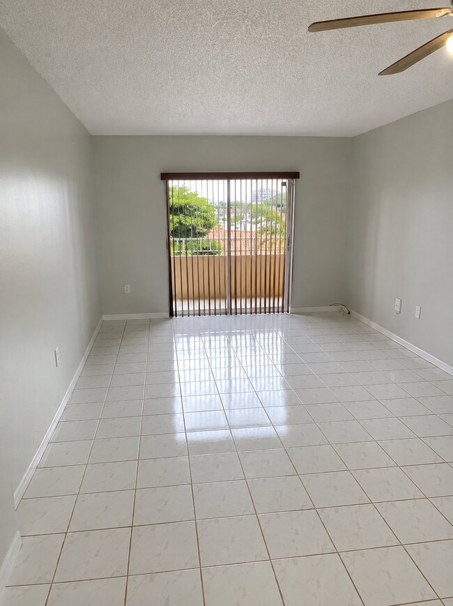 Photo - 6090 W Flagler St (Miami, FL) Apartment