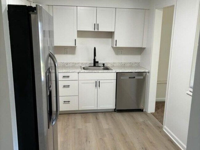 Foto del edificio - 3 Bedroom Townhome in Lexington Park