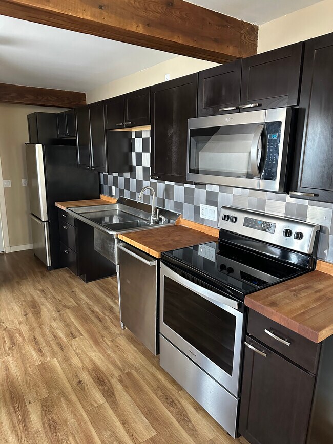 Kitchen includes dishwasher and microwave - 1779 State Route 96