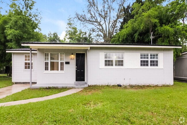Building Photo - 2468 Quail Ave