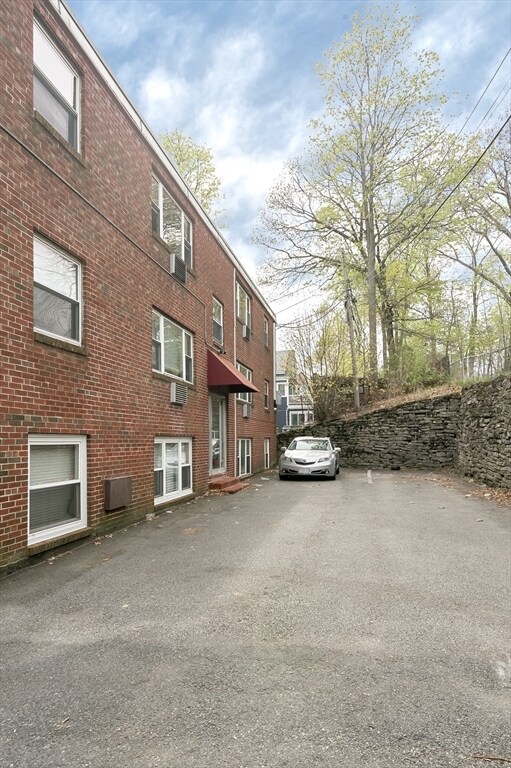 Building Photo - 221 Minot St