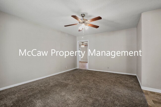 Foto del edificio - Coming Soon! Classy 3/2/2 in Gainesville!