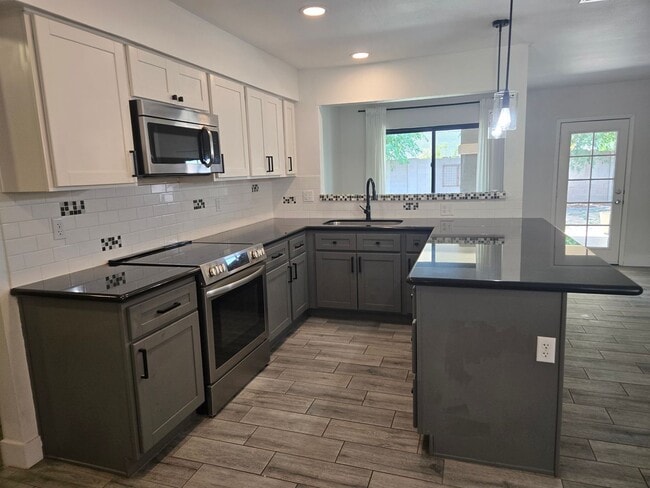 Foto del edificio - Coming Soon! ?Beautiful 4 bed, 2 bath Home, NO HOA! (Available 05/15/26)