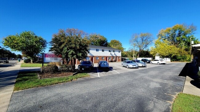 Building Photo - 1808 Williamsburg Rd
