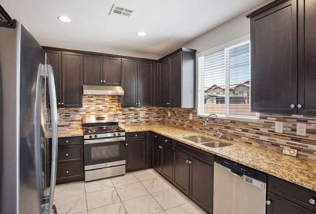 Foto del edificio - 4 Bed, Beauty With First Floor Bed And Full Bath