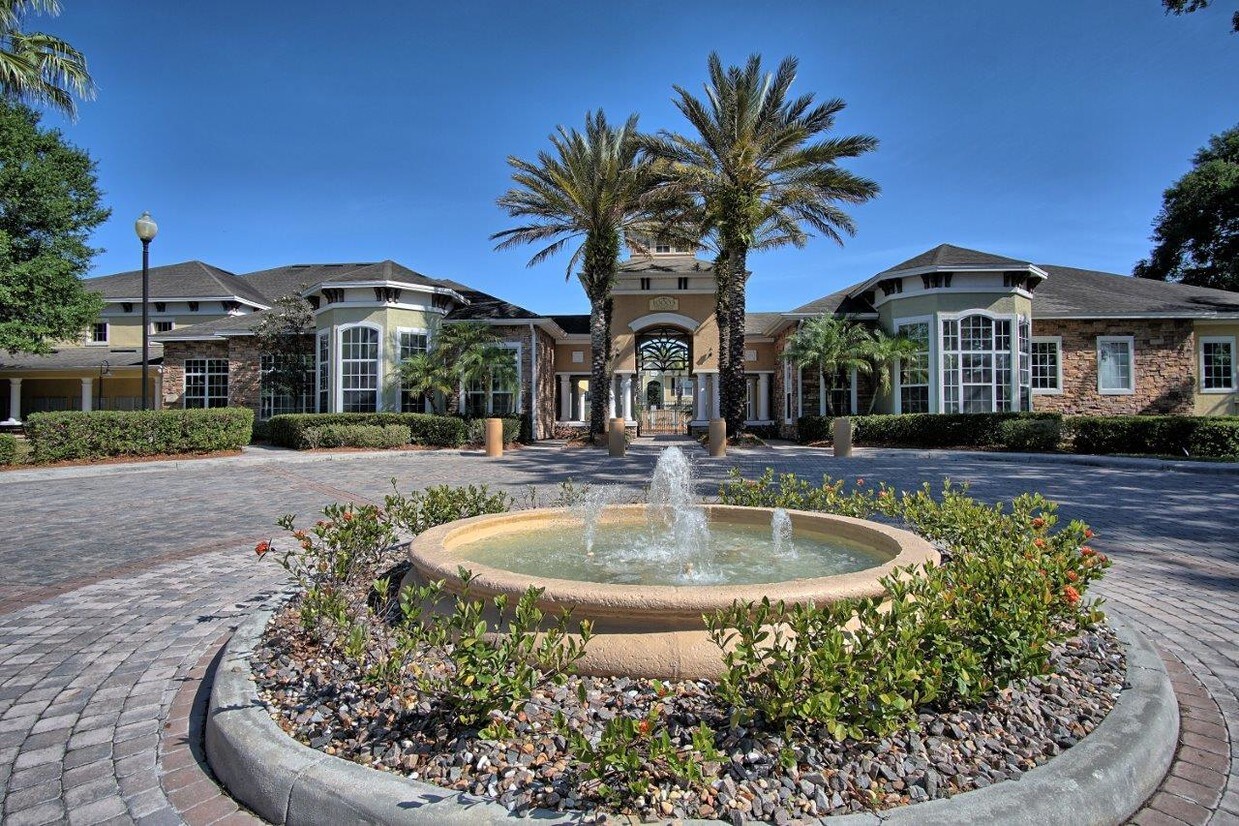 Foto principal - 2402 Courtney Meadows Ct