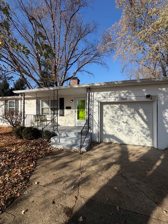 Building Photo - 1230 E 54th St