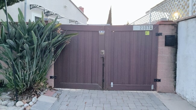 Building Photo - 2307 Canehill Ave