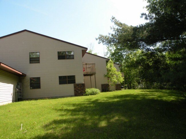 Building Photo - 305 N 2nd St