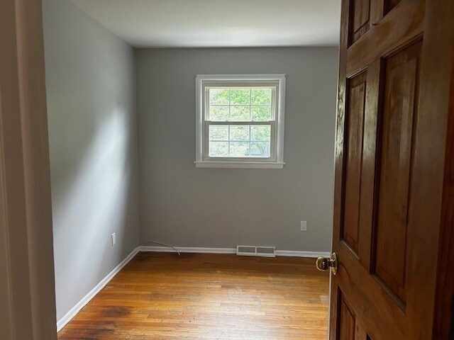 Foto del edificio - 103 E Poplar Dr
