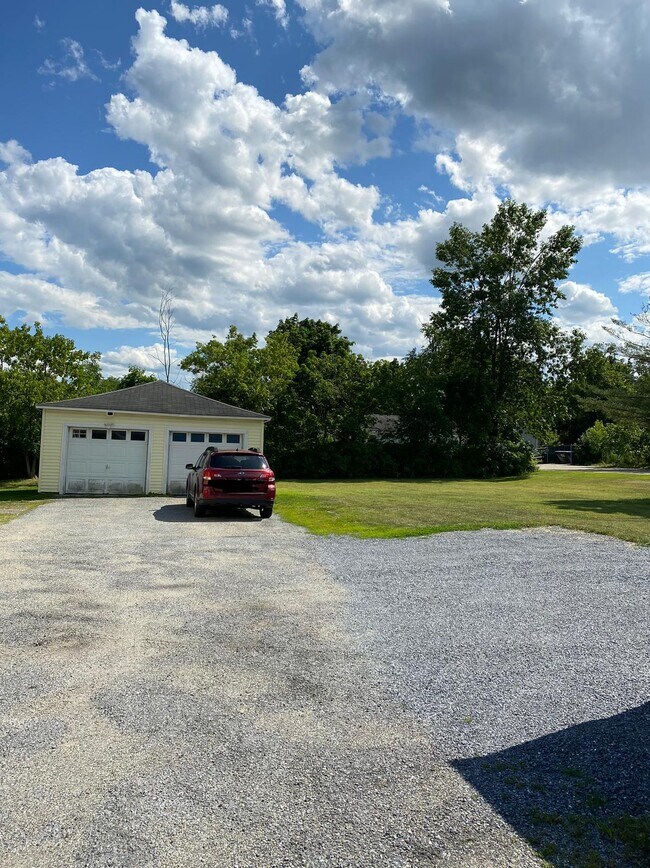 Garaje independiente y plazas de aparcamiento adicionales - 12 Monkton Rd