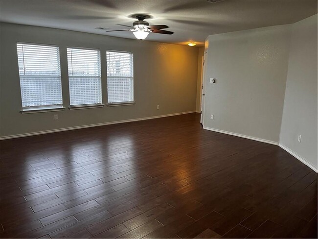 Building Photo - 910 Indian Meadow Dr