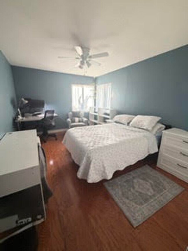 Foto del edificio - Spacious 3 Bedroom La Crescenta Home!