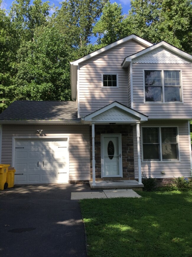 Building Photo - 854 Redwood Trail