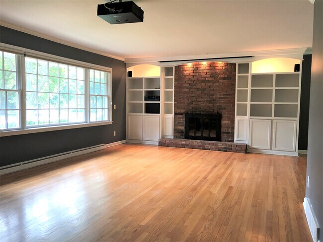 Foto del edificio - 5826 Barton Rd