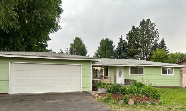 Building Photo - Updated 3bd/2BA South Suburbs Home with RV Parking, Large Yard & Garage