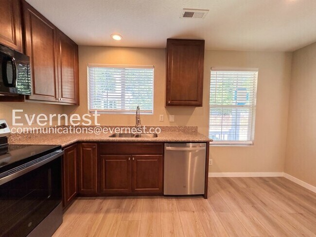 Foto del edificio - PROMO: Get 1 Month FREE when you sign a 2-Year Lease!/3 bed/2 bath Spacious Home with Modern Amen...
