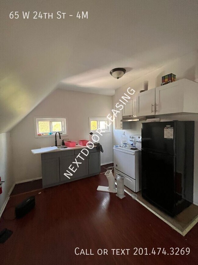 Building Photo - 65 W 24th St Building Photo - 65 W 24th St