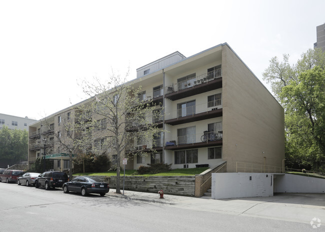 Building Photo - Three-Thirty-Three Oak Grove