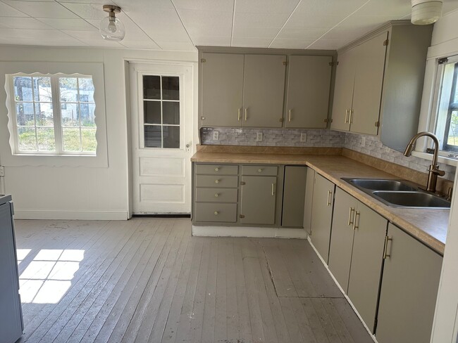 Building Photo - 105 S Nowlan Ave