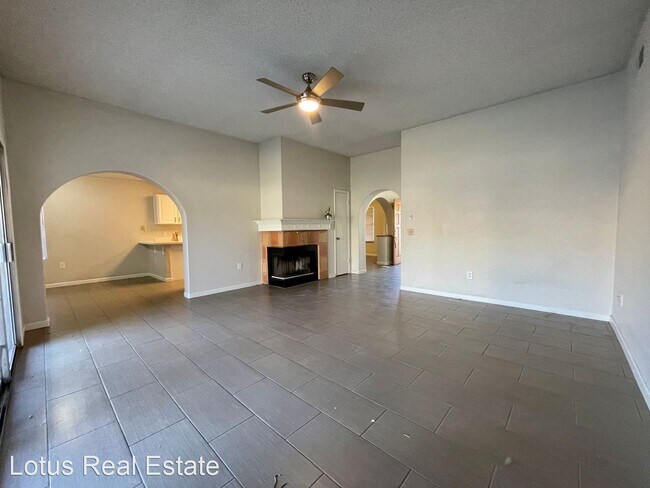 Building Photo - 3 br, 2 bath House - 1482 W Elgin St