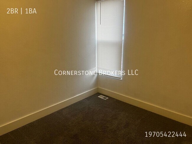 Building Photo - Updated Apartment in the heart of Brush!